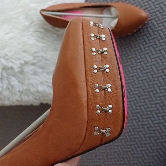 Betsey Johnson Catelynn brown leather platform pumps 9.5 Corset heels - Picture 14 of 15